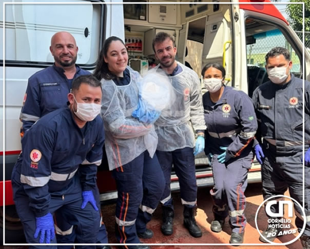 Equipe do SAMU realiza parto de emergência em ambulância