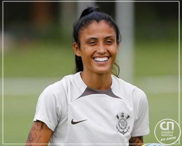 Jogadora do Corinthians bate o carro, atropela mulher, tenta fugir do local