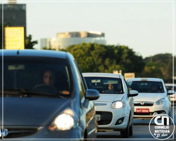 Uso de faróis dos carros tem novas regras; saiba quais e veja como se adaptar