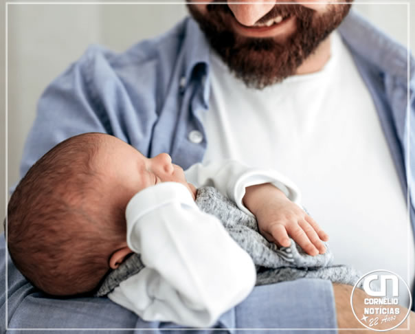 Licença paternidade de 20 dias é aprovada no Senado