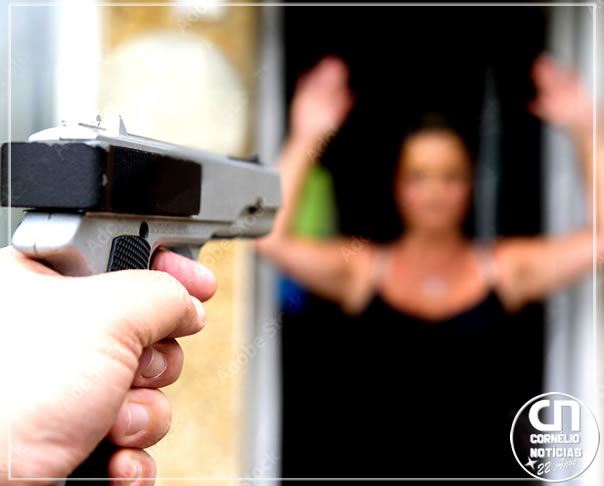 Mulher é baleada ao atender chamado no portão de casa no Norte do Paraná