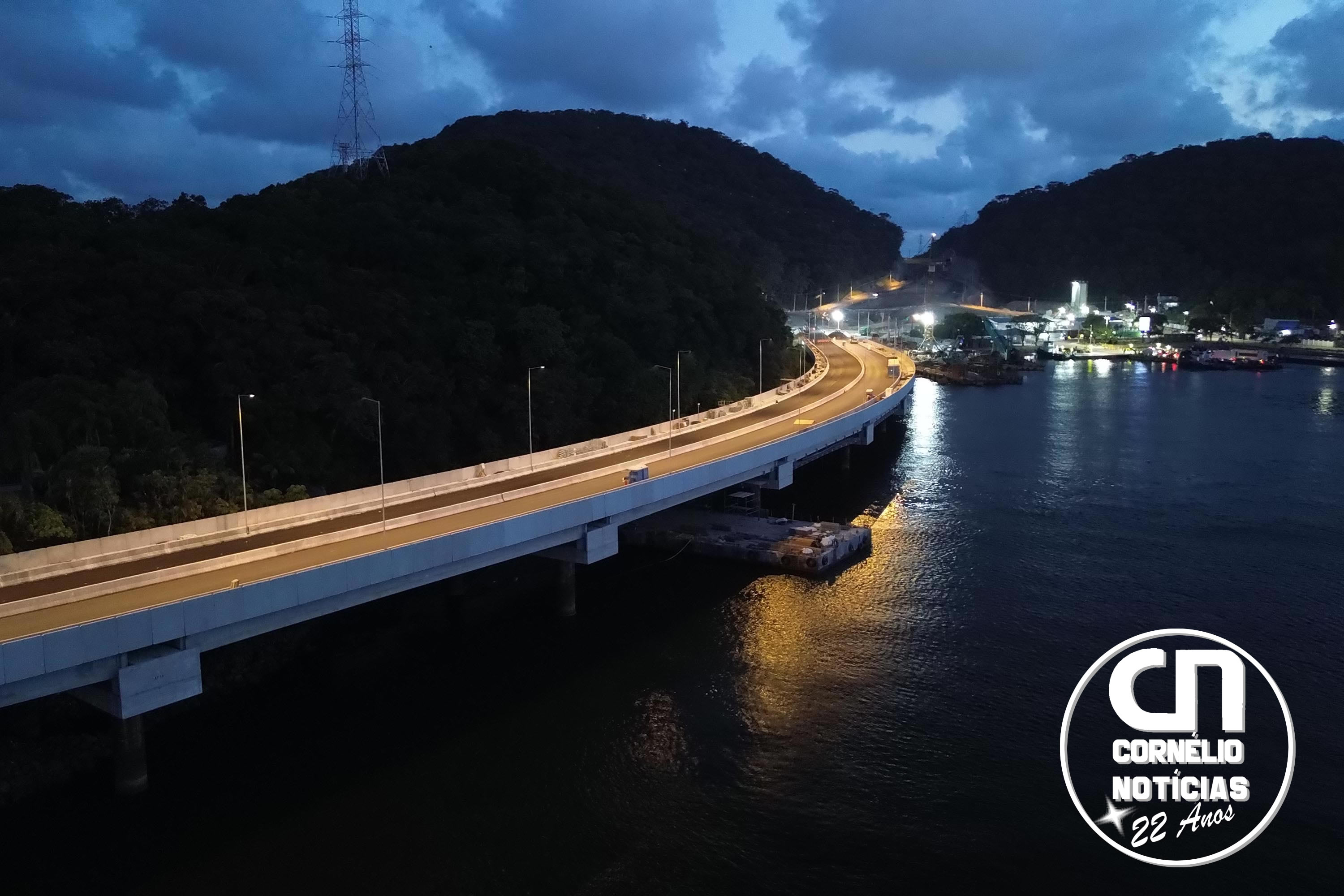 Ponte no litoral ganha iluminação e testes revelam como será o visual à noite