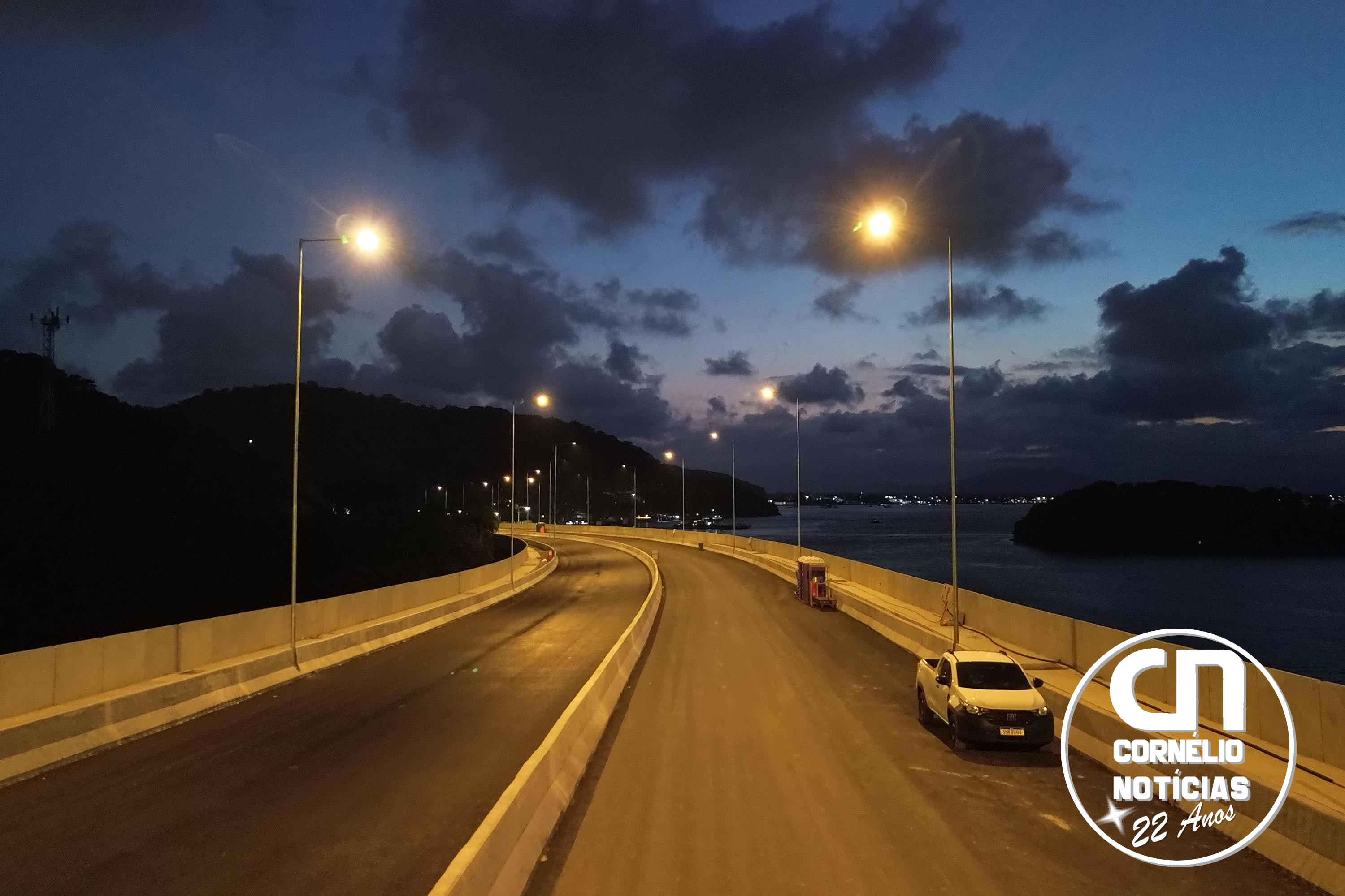 Ponte no litoral ganha iluminação e testes revelam como será o visual à noite