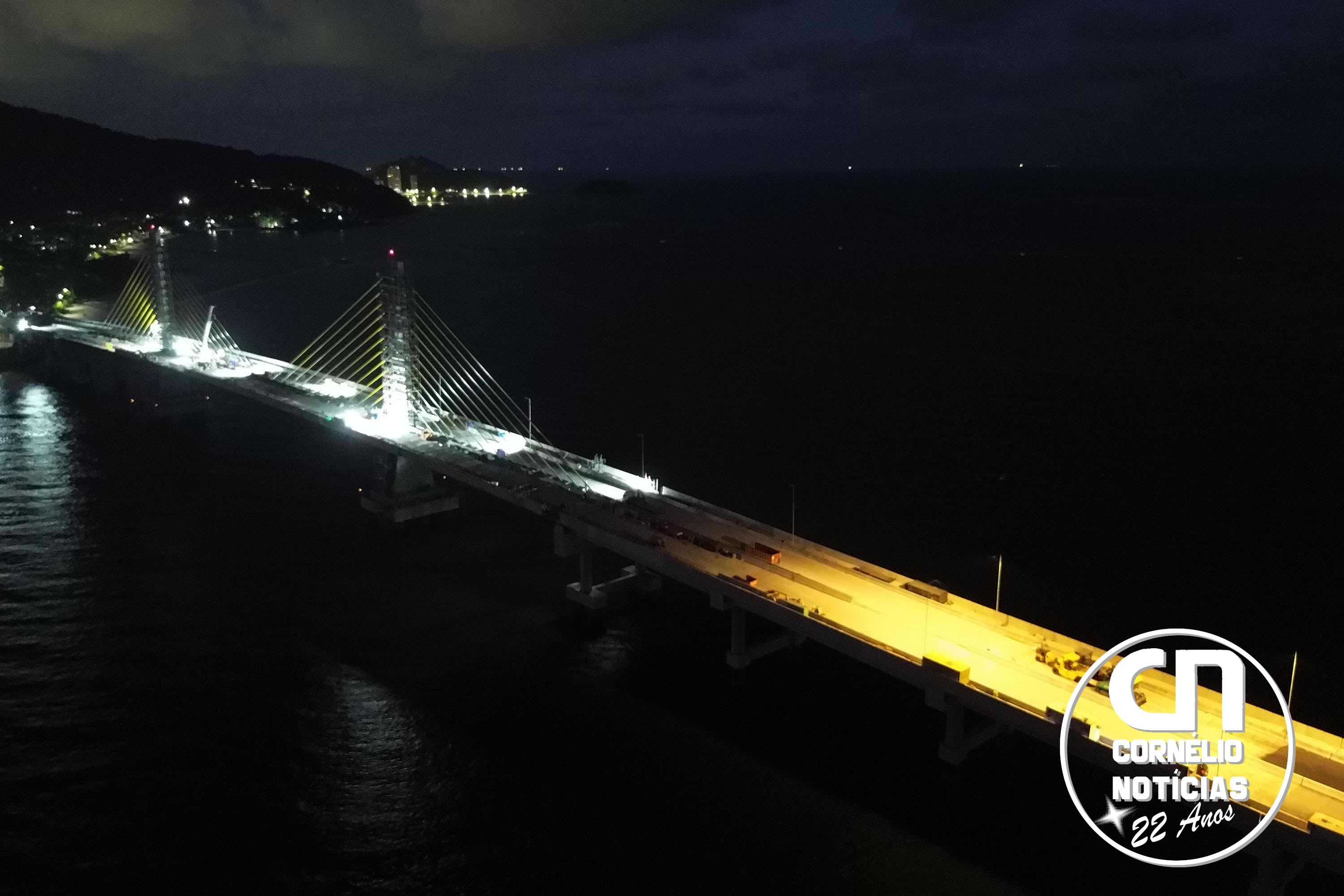 Ponte no litoral ganha iluminação e testes revelam como será o visual à noite