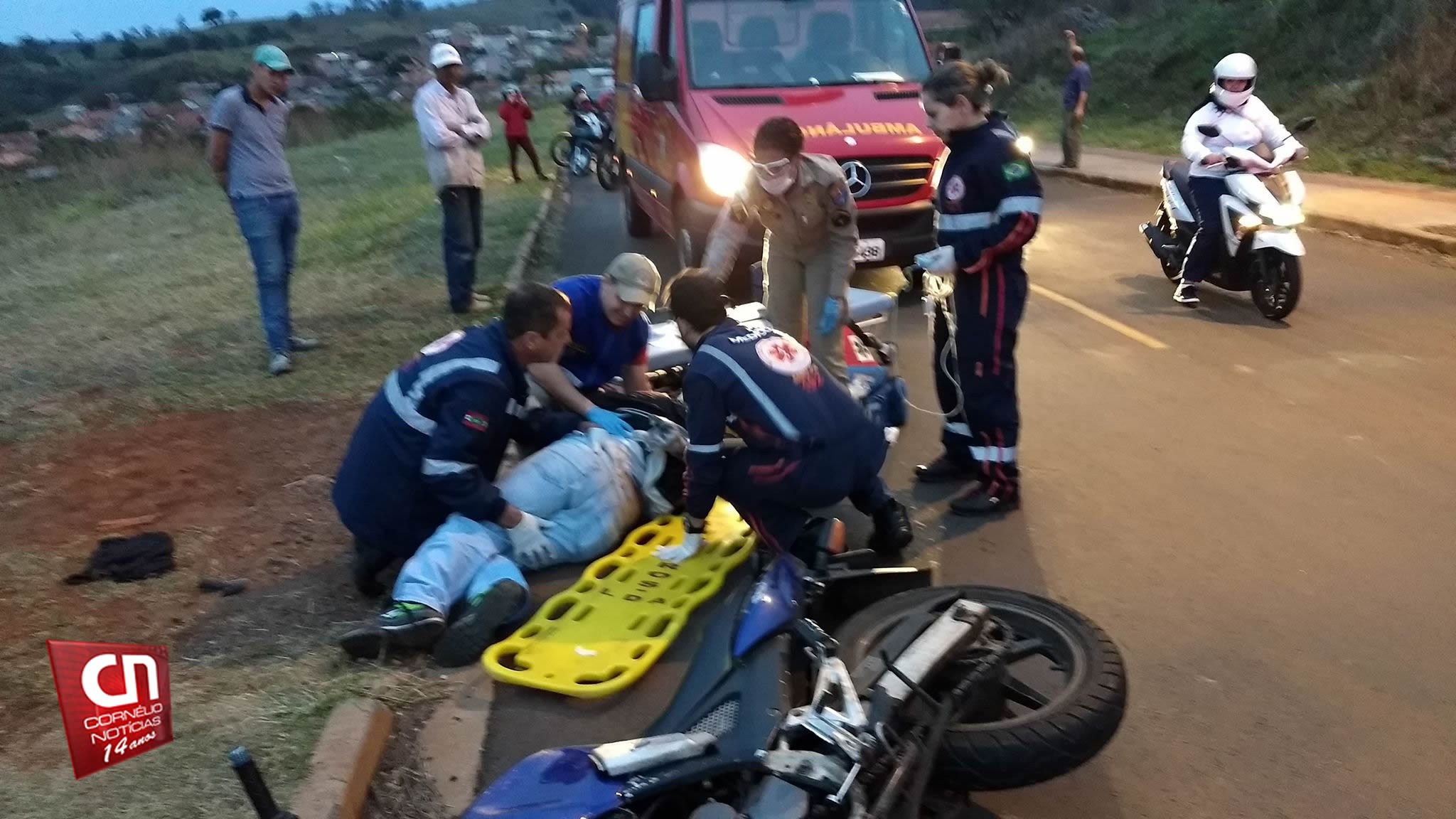 Motociclista perde a consciência após choque com carro em avenida de Cornélio Procópio