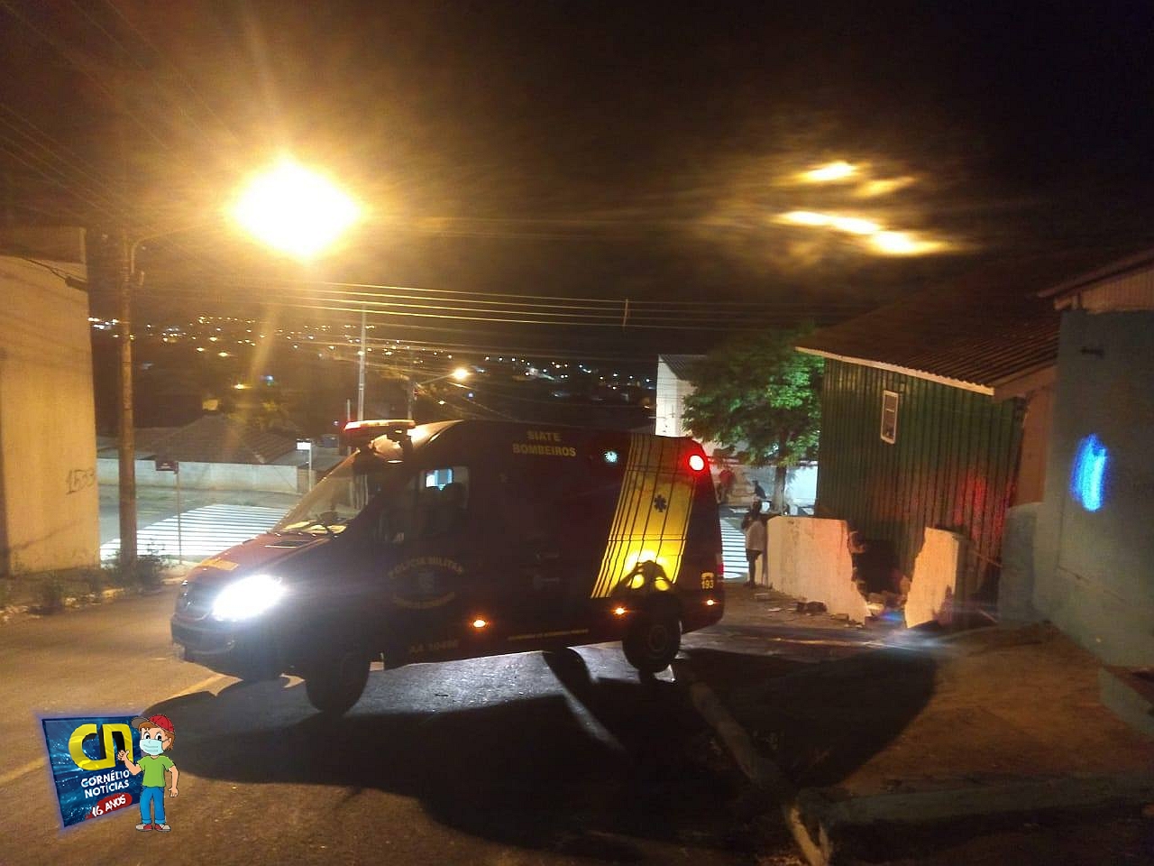 Em Cornélio Procópio, carro desgovernado desce ladeira da Rua Portugal com criança presa na cadeira de segurança